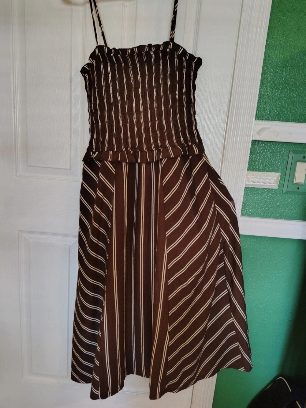 BRAND NEW NEVER WORN Trixxi Brown Striped Smocked Midi wDress Pockets Size LARGE - Picture 2 of 4
